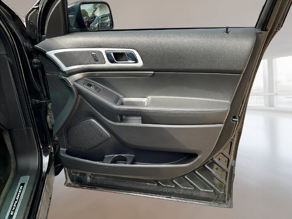 Used 2015 Ford Explorer Sport AWD/4WD image 29