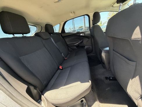 Used 2018 Ford Focus SE FWD image 40