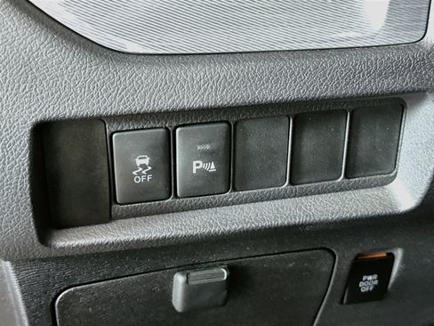 Used 2020 Toyota Sienna SE Premium FWD image 17