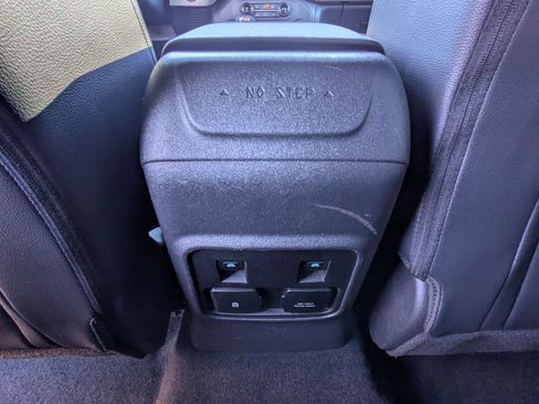 Used 2023 Ford Bronco Wildtrak image 21