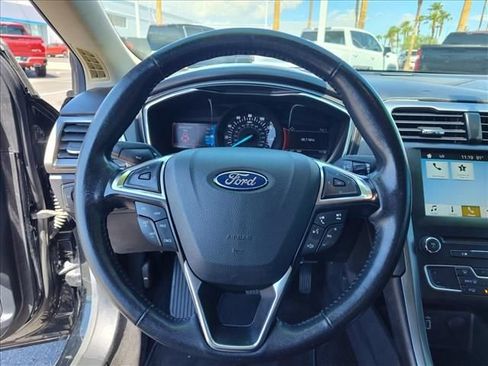 Used 2017 Ford Fusion SE w/ Equipment Group 201A FWD image 18