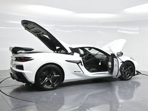 New 2025 Chevrolet Corvette Z06 w/ Z07 Performance Package RWD image 4