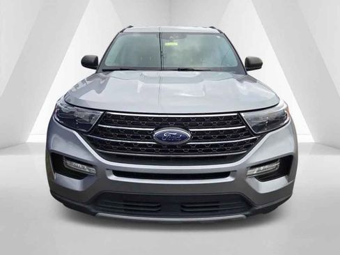 Used 2021 Ford Explorer XLT w/ Equipment Group 202A image 2