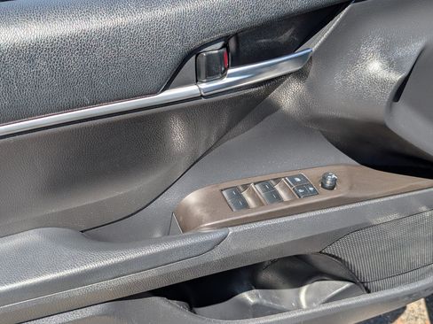 Used 2022 Toyota Camry SE w/ Carpet Mat Package (TMS) FWD image 14