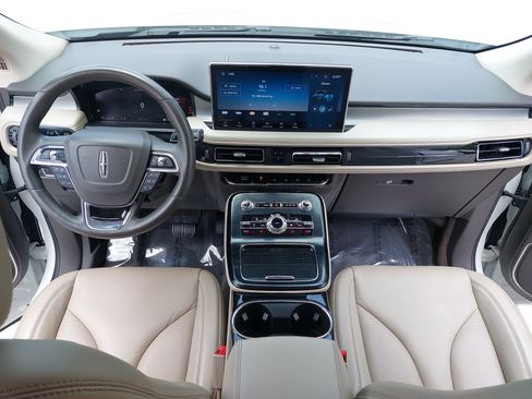 Used 2021 Lincoln Nautilus FWD w/ Equipment Group 101A image 9