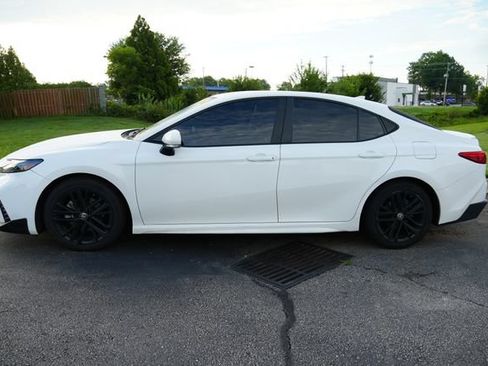 Used 2025 Toyota Camry SE FWD image 4
