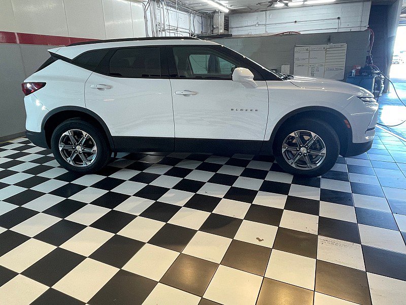 Used 2024 Chevrolet Blazer LT w/ Convenience Package FWD image 4
