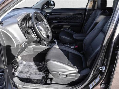 Used 2018 Mitsubishi Outlander GT image 12