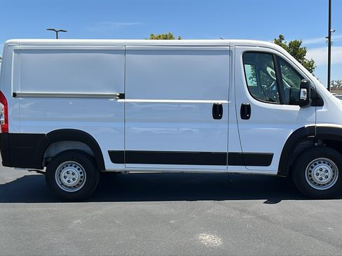 Used 2025 RAM ProMaster 2500 w/ Convenience Group FWD image 2