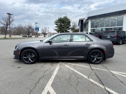 Used 2022 Chrysler 300 Touring L w/ Popular Equipment Group image 2