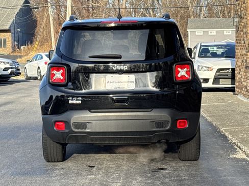 Used 2023 Jeep Renegade Latitude w/ Premium Group image 4