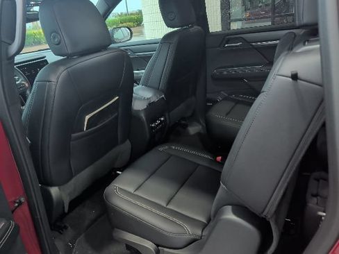 Used 2025 GMC Acadia Elevation w/ Elevation Premium Package FWD image 11