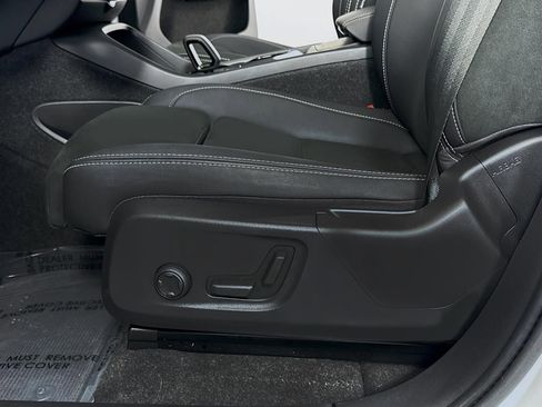 Used 2023 Volvo C40 P8 Recharge Ultimate image 27