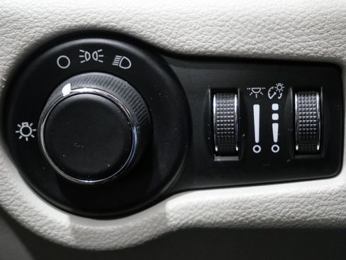 Used 2017 Chrysler Pacifica LX image 13