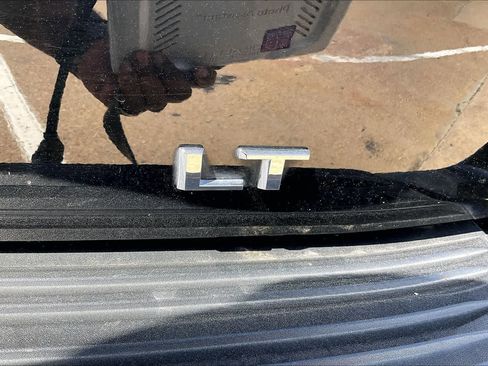 Used 2023 Chevrolet Suburban LT w/ Luxury Package image 7