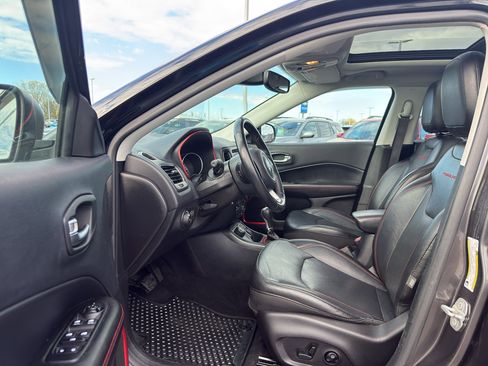 Used 2019 Jeep Compass Trailhawk w/ Leather Interior Group AWD/4WD image 11