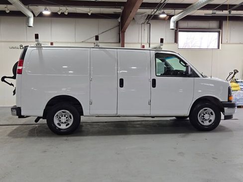 Used 2017 Chevrolet Express 3500 image 6
