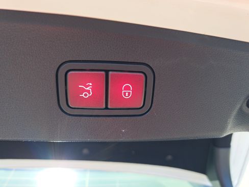 Used 2014 Mercedes-Benz E 350 4MATIC Sedan image 13