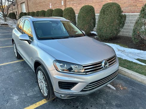 Used 2016 Volkswagen Touareg Sport image 52