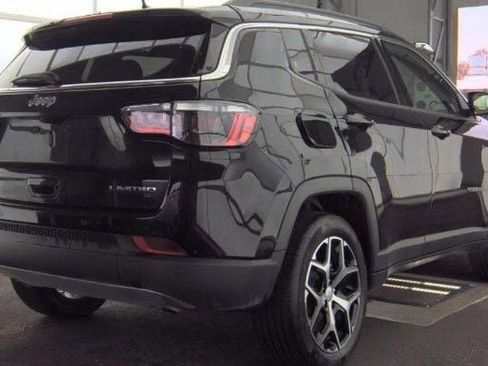 Used 2024 Jeep Compass Limited image 3