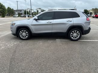 Used 2019 Jeep Cherokee Latitude w/ Popular Appearance Group FWD video 2