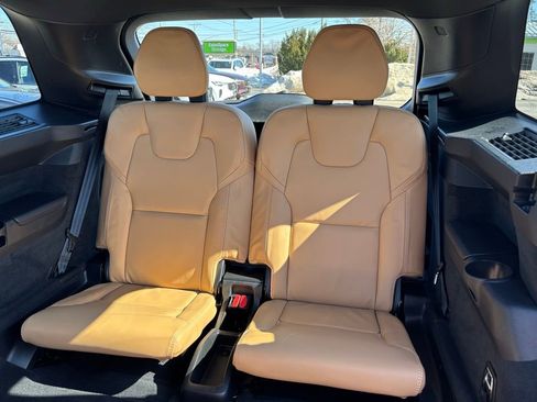 Certified 2024 Volvo XC90 T8 Ultimate w/ Protection Package Premier image 24