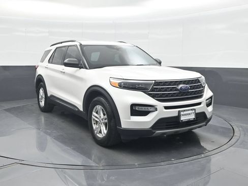 Certified 2023 Ford Explorer XLT w/ Equipment Group 202A RWD image 8