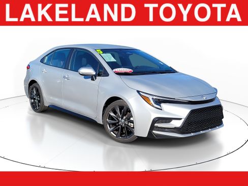 Certified 2025 Toyota Corolla SE image 1