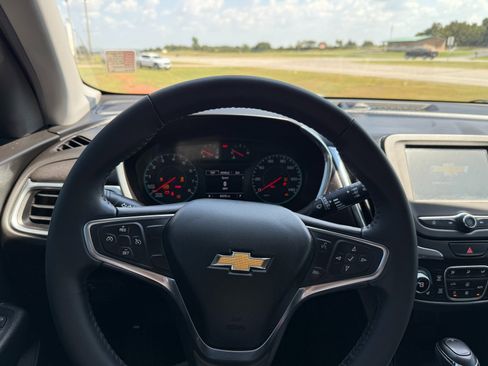 Used 2018 Chevrolet Equinox LT image 14