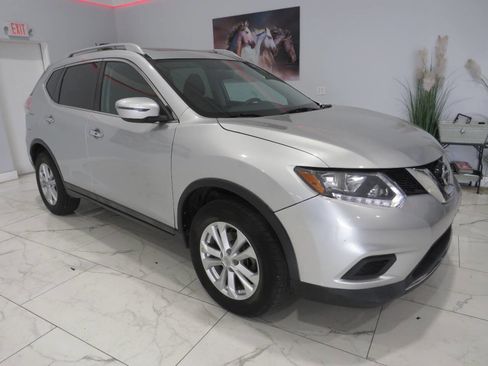 Used 2016 Nissan Rogue SV w/ SV Moonroof Package AWD/4WD image 1