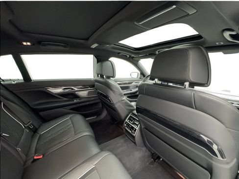 Used 2022 BMW 740i w/ Luxury Rear Seating Package RWD image 27