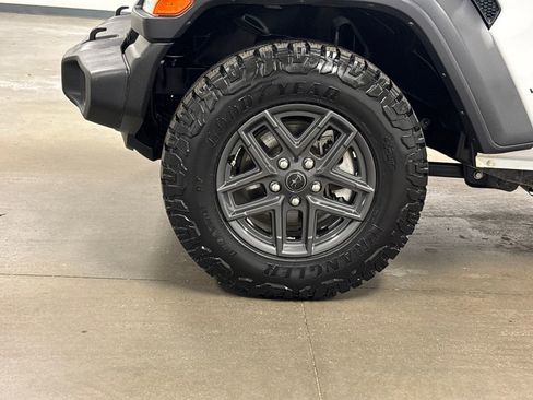 Used 2024 Jeep Wrangler Sport S image 8