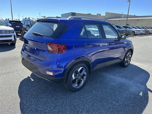 New 2025 Hyundai Venue SEL image 10