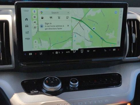 Certified 2025 Ford Expedition Active image 29