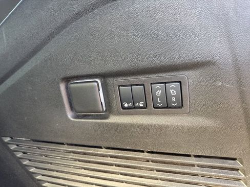 Used 2024 Chevrolet Suburban High Country image 16