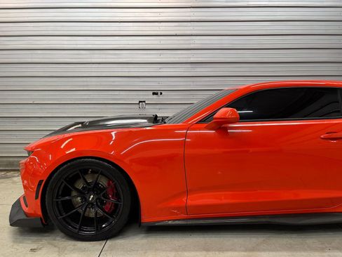 Used 2019 Chevrolet Camaro SS image 3