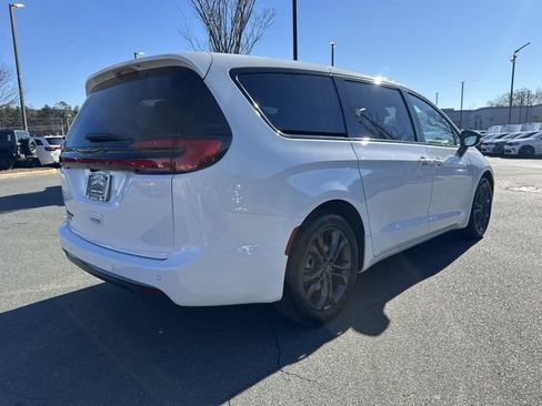 New 2026 Chrysler Pacifica Select FWD image 13