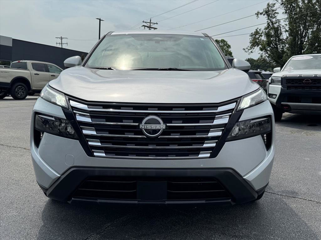Certified 2025 Nissan Rogue SV FWD image 7