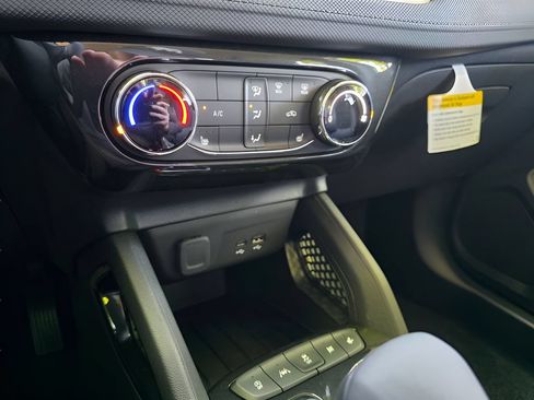 New 2026 Chevrolet TrailBlazer LT w/ LT Cold Weather Package FWD image 21