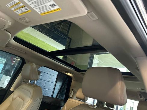 Used 2024 Ford Expedition Limited image 13