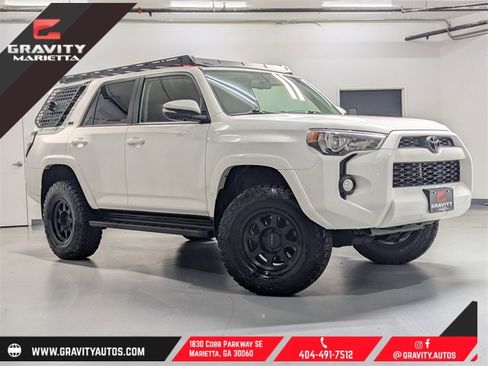 Used 2018 Toyota 4Runner SR5 Premium image 1