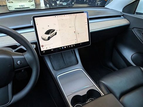 Used 2021 Tesla Model Y Long Range AWD/4WD image 20