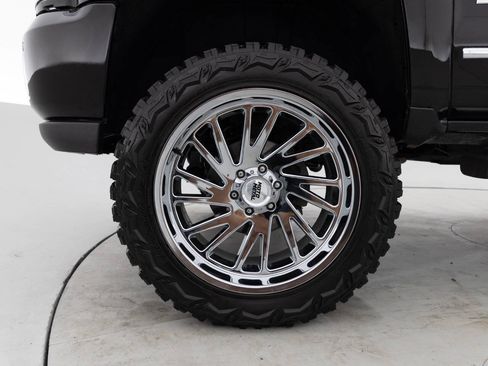 Used 2018 Chevrolet Silverado 1500 High Country AWD/4WD image 17