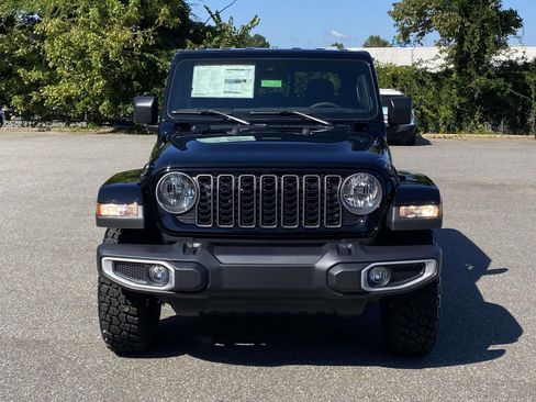 New 2025 Jeep Gladiator High Tide image 2