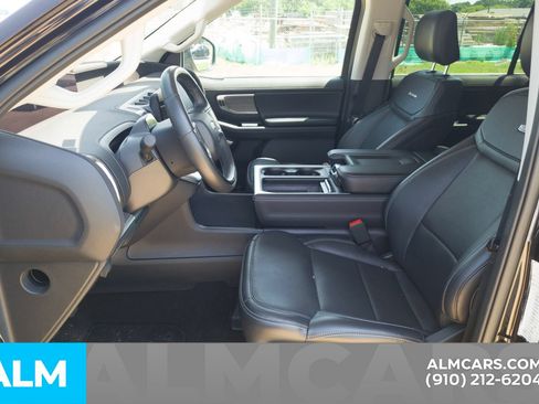 Used 2025 Ford Expedition Platinum AWD/4WD image 17