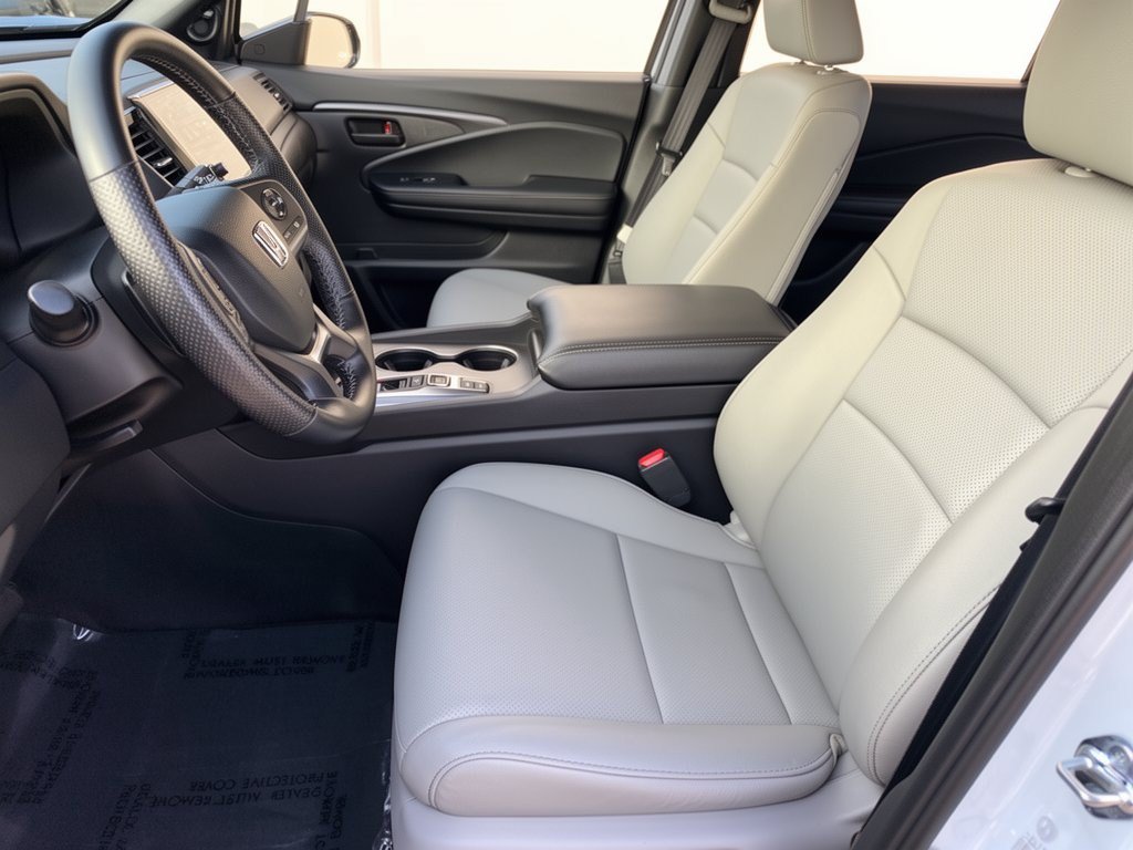 Certified 2025 Honda Passport EX-L image 5