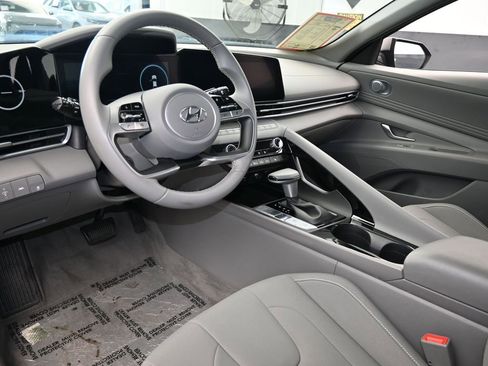 Used 2023 Hyundai Elantra SEL w/ Convenience Package image 12