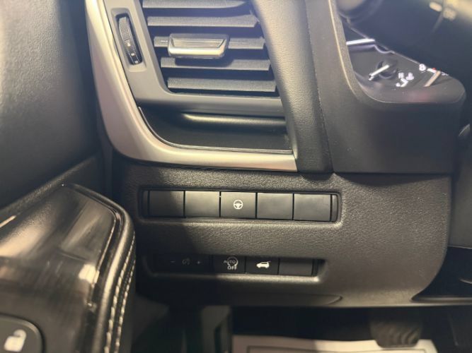 Used 2025 Nissan Rogue SV AWD/4WD image 23
