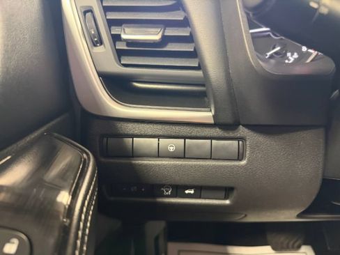 Used 2025 Nissan Rogue SV AWD/4WD image 23