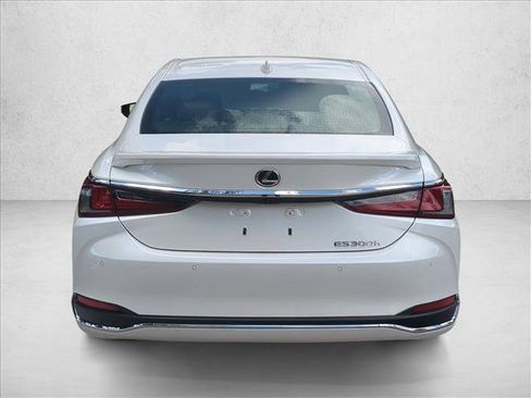 Used 2025 Lexus ES 300h w/ Premium Package FWD image 7